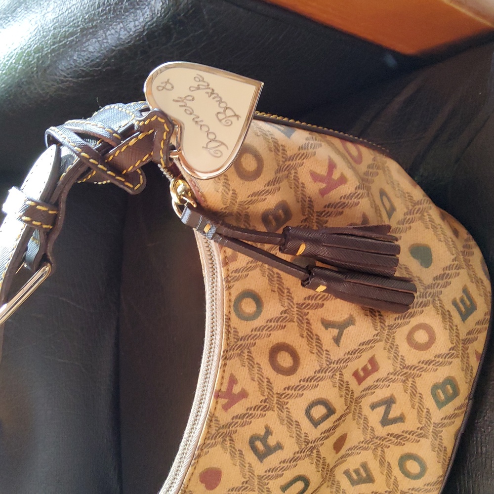 Chic Tan Designer Hobo Bag - Picture 2 of 4